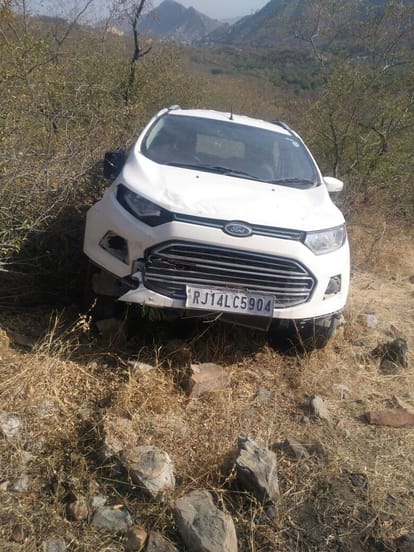  This horror turn made on the hill is deadly, many cars turn flat, still a death