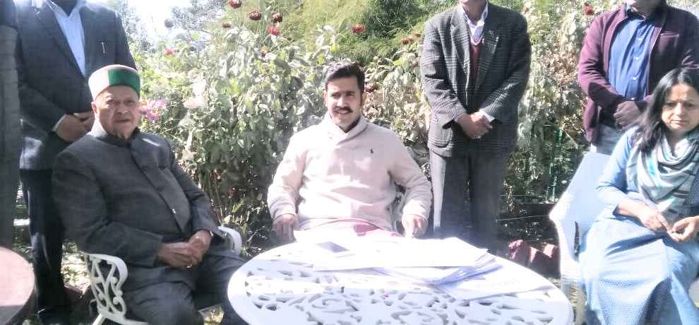 himachal congress and bjp leaders for campaign in gujarat