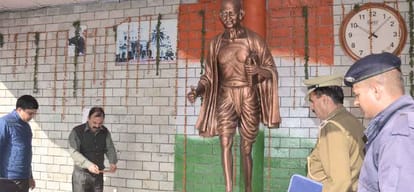 hamirpur miscreants tampering with mahatma gandhi statue