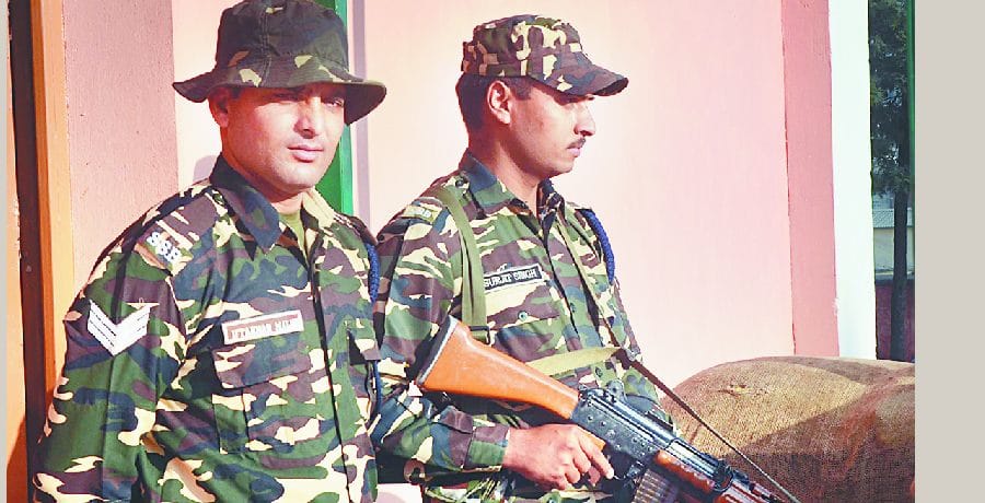 थ्री लेयर सुरक्षा घेरे में ईवीएम और वीवीपैट