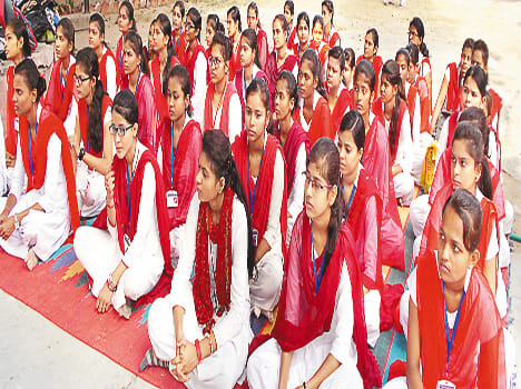 Schoolgirls depart from college, selection in Power angel