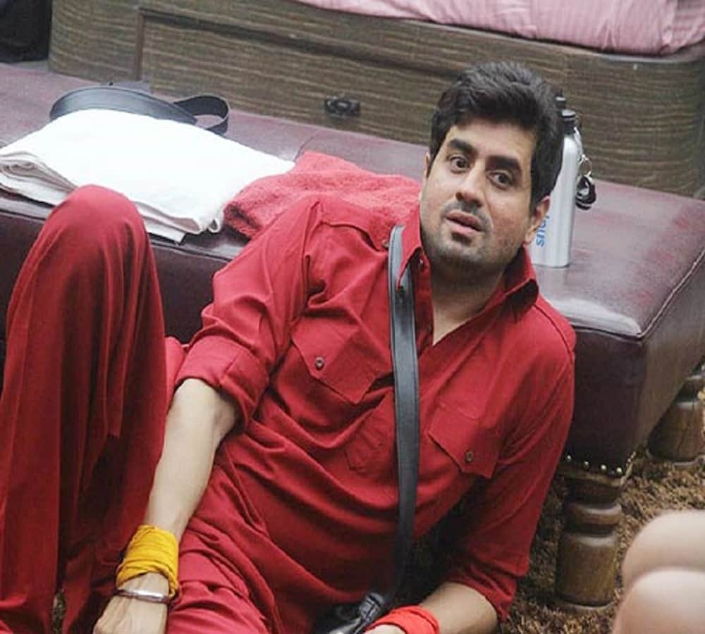 gauhar khan tweets on hina khan comments on arshi khan in the show