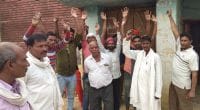टूटते जर्जर तार को लेकर ग्रामीणों ने किया हंगामा