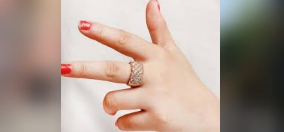 ring got stolen from five star hotel from a woman who came from hongkong