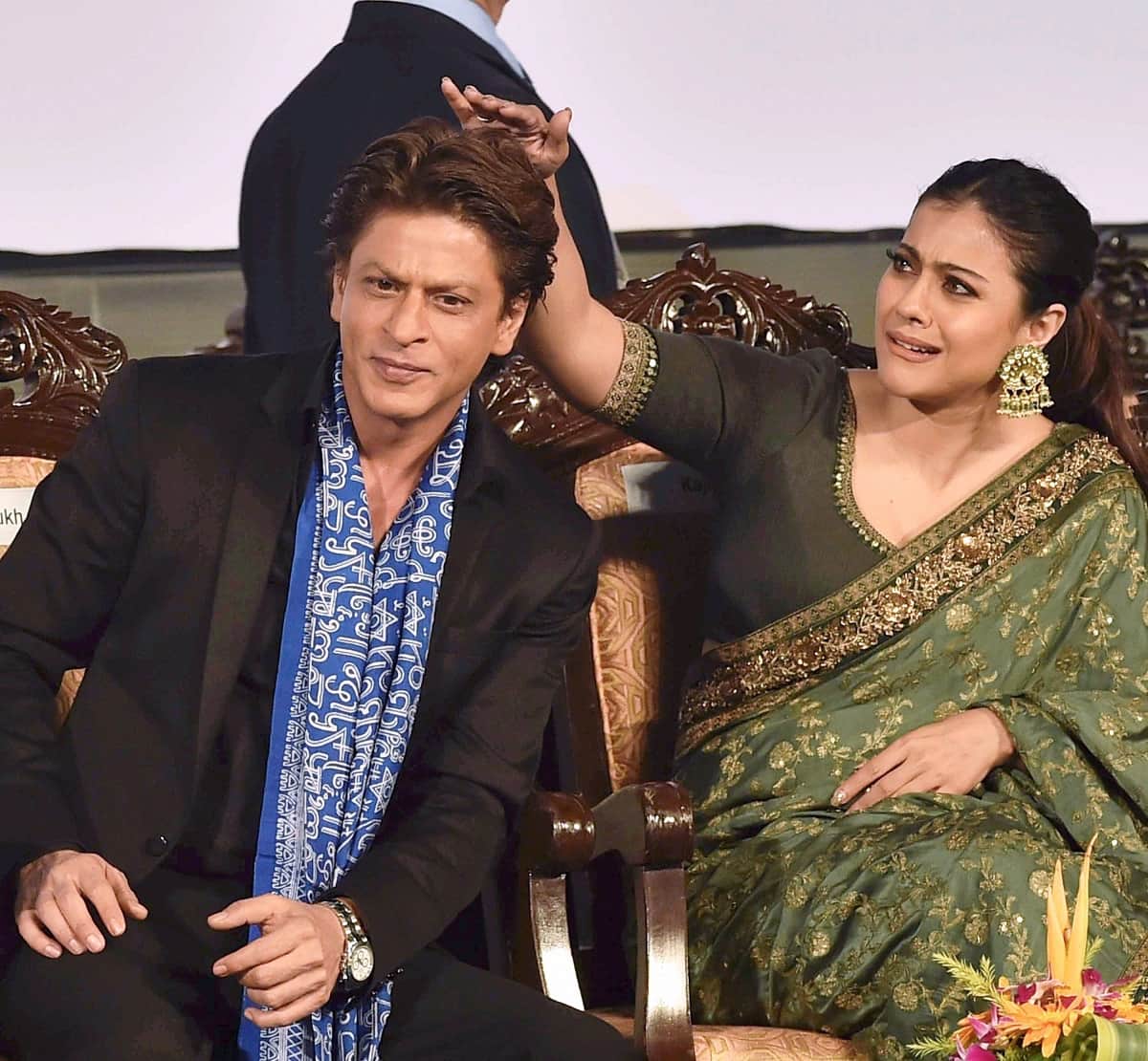 Shahrukh Khan Secretly Pinched Kajol During Romantic Scene In Baazigar