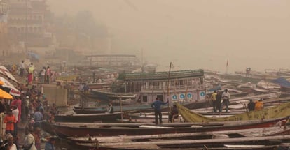 Varanasi AQI Today: Wind of Banaras reaches Yellow Zone, visibility reduced due to blanket of light mist