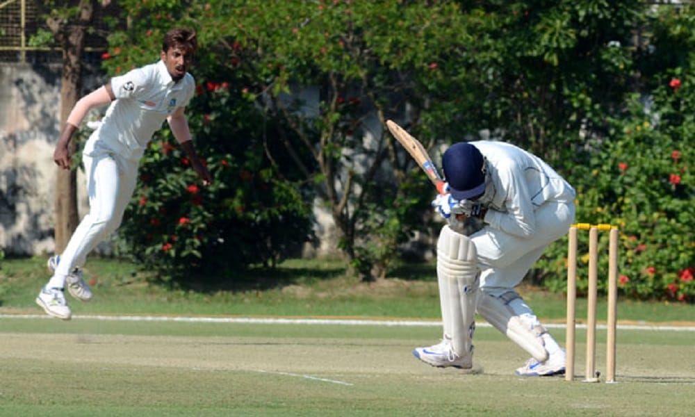   Vidarbha all-rounder Aditya Sarwate survives head injury scare during Ranji Trophy 2017