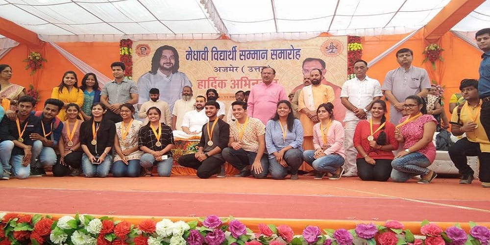 3200 meritorious students honored, given medal