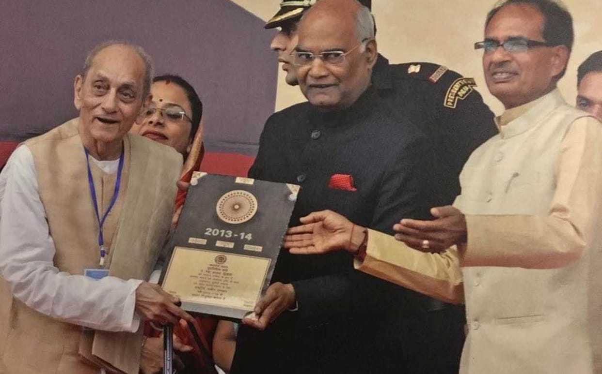 BHU professor rewa prasad get national kabir award