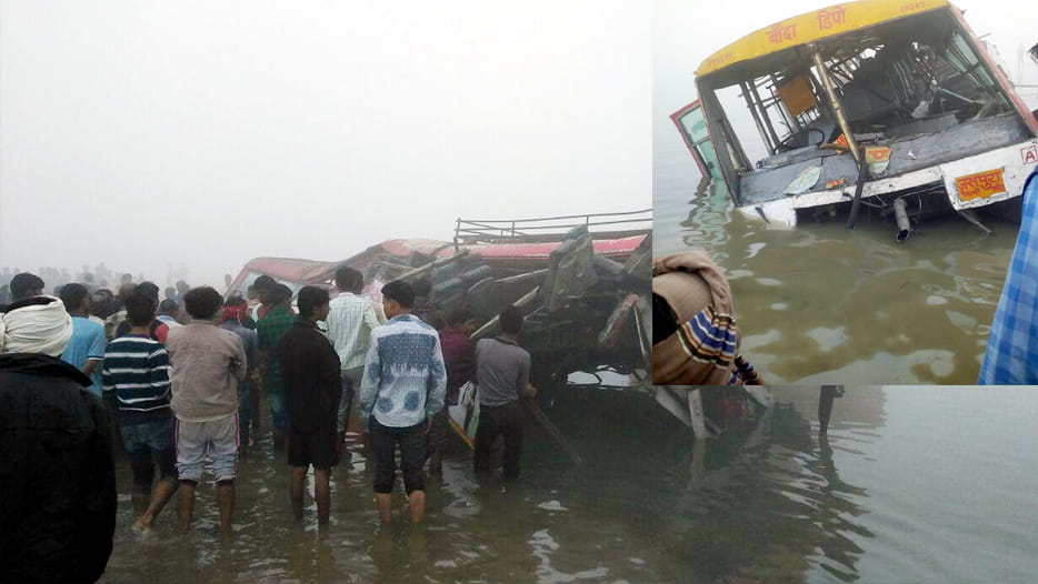 bus Go down into river in banda