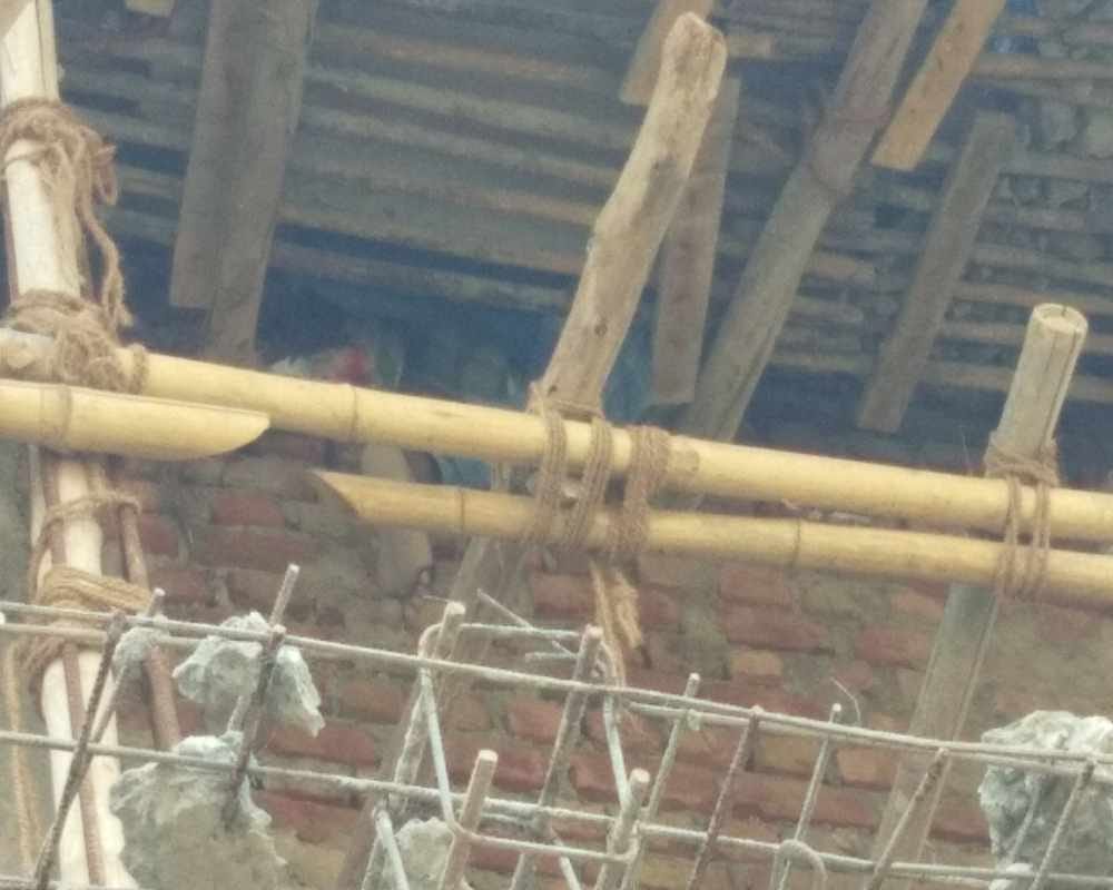 worker died after building collapse in mathura