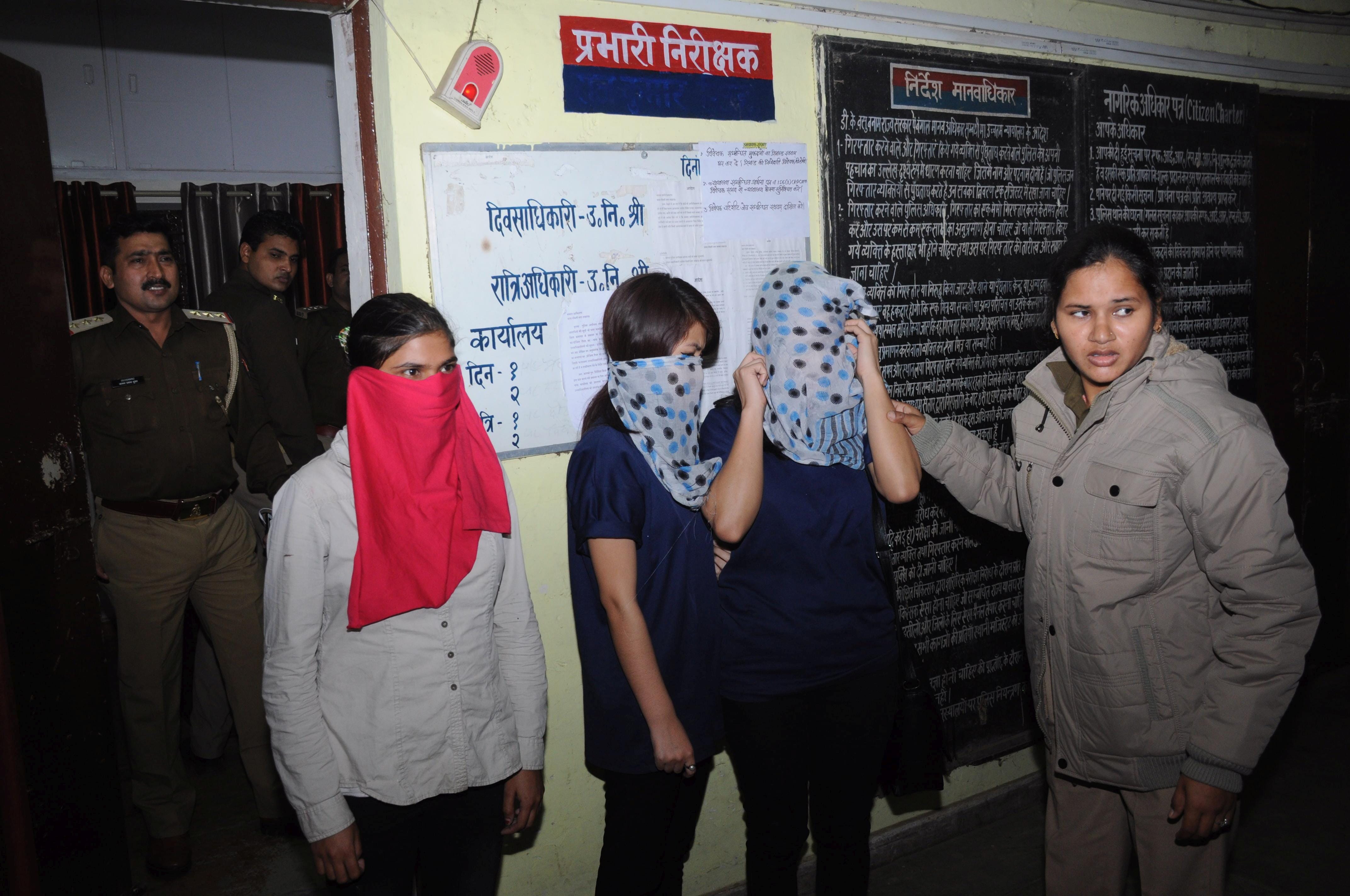 police raid on thai spa center in lucknow