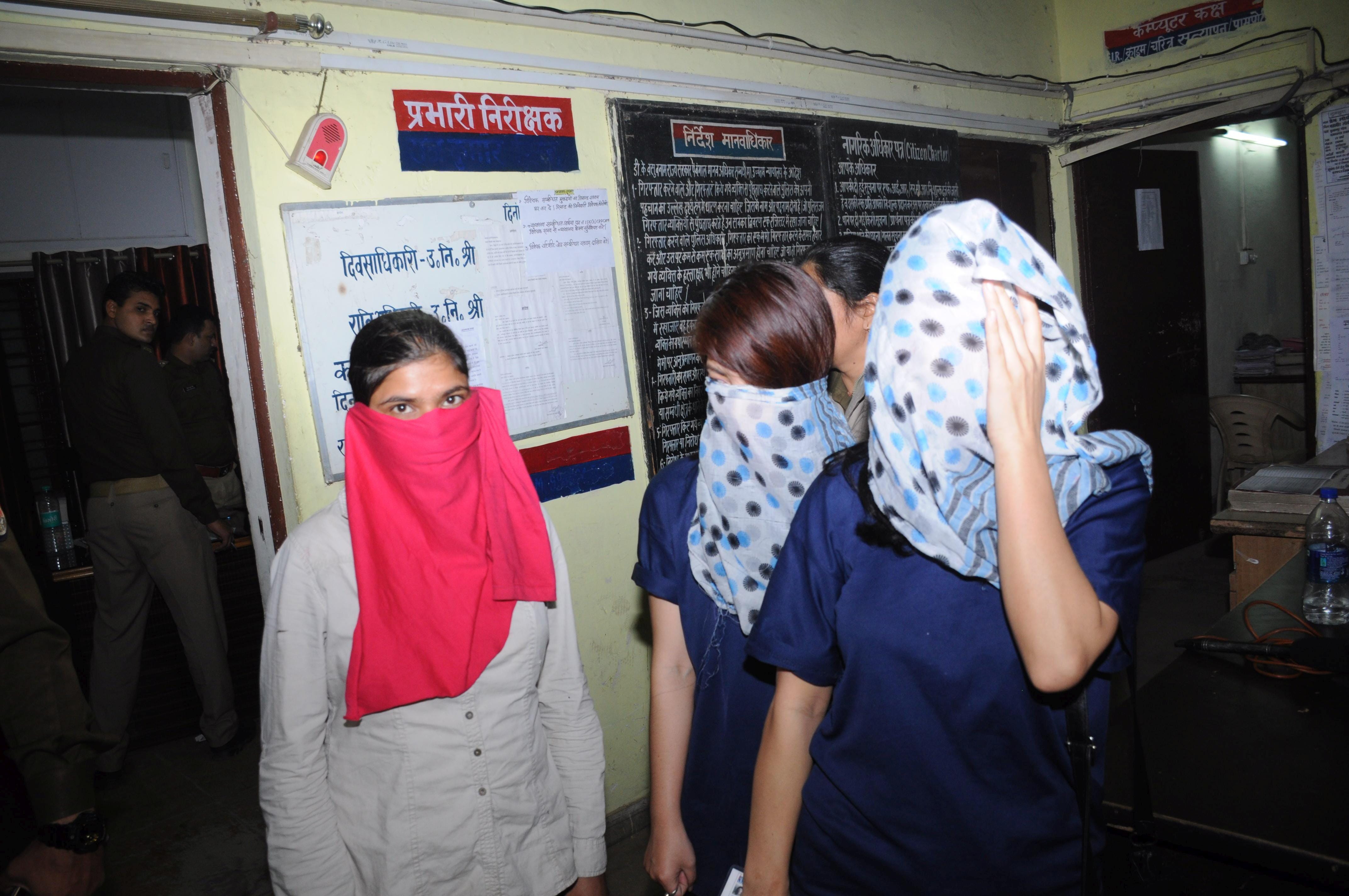 police raid on thai spa center in lucknow