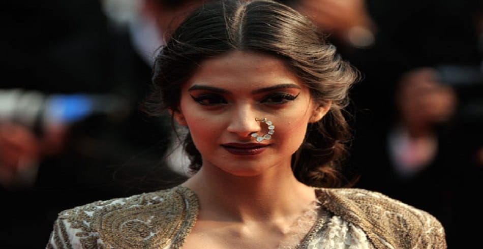 Latest trend of nose ring in fashion for girls 