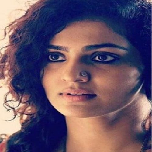 Latest trend of nose ring in fashion for girls 
