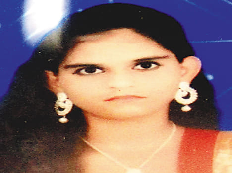 fire in house, teenaged girl burned alive
