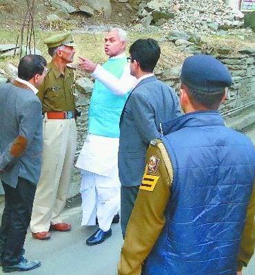जुआ खेलने की शिकायत पर ब्रौ पहुंच गए राज्यपाल देवव्रत