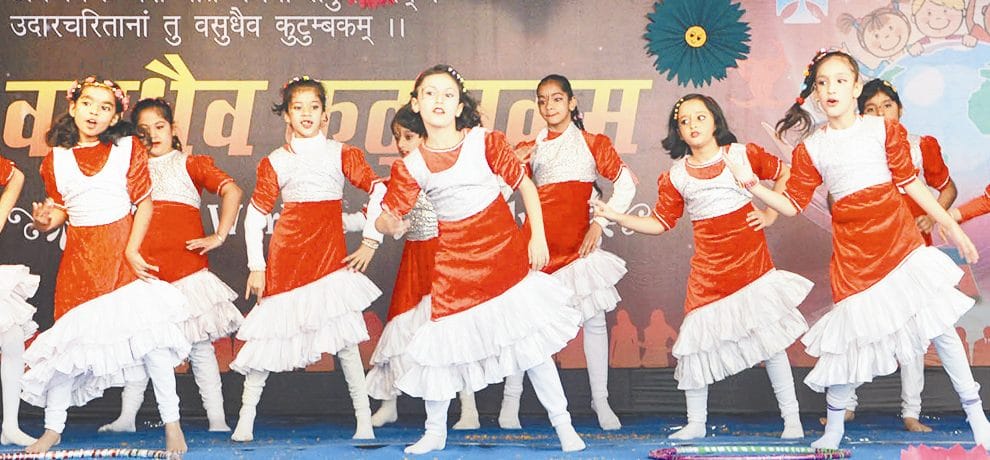 हिम अकादमी स्कूल ने मनाया बैंड-3 समारोह