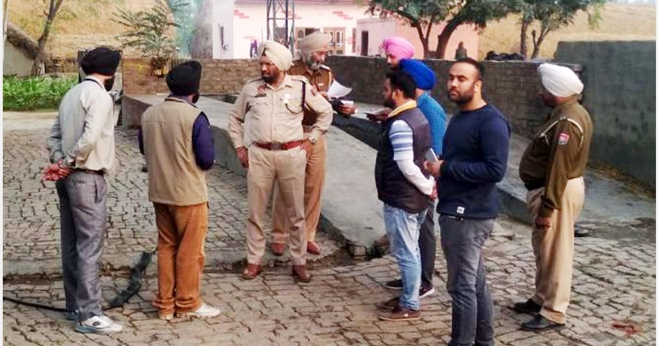 Armed men loot Rs 1.18 crore from bank cash van