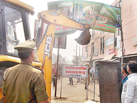 Opposition to remove encroachment in Rath