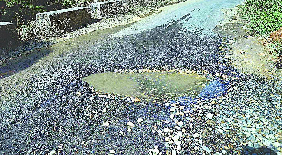 Vehicle owner troubled by plight of land-DDHat route