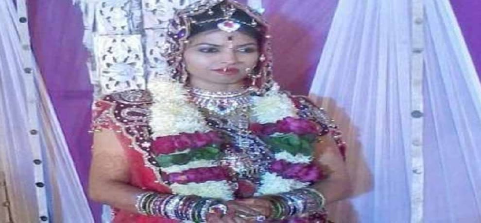 a woman hanged himself after her husband torture in delhi