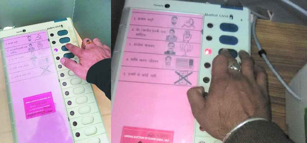 man viral photo on social media cast vote on EVM machine