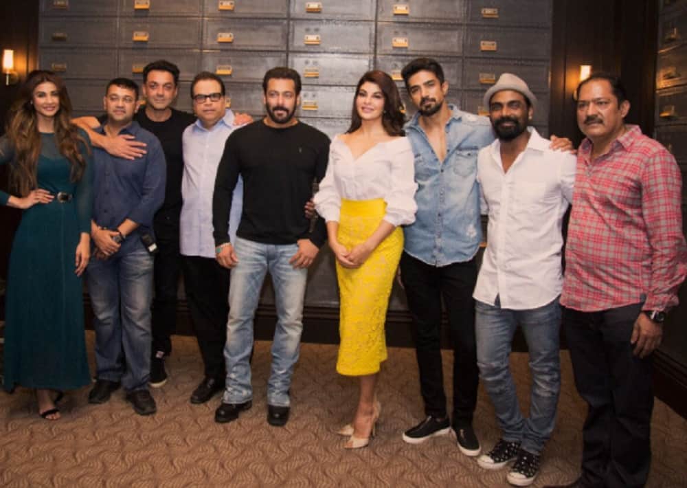 Race 3 Shooting In Kashmir Jacqueline Fernandez Find Salman Khan Too Hot To Handle