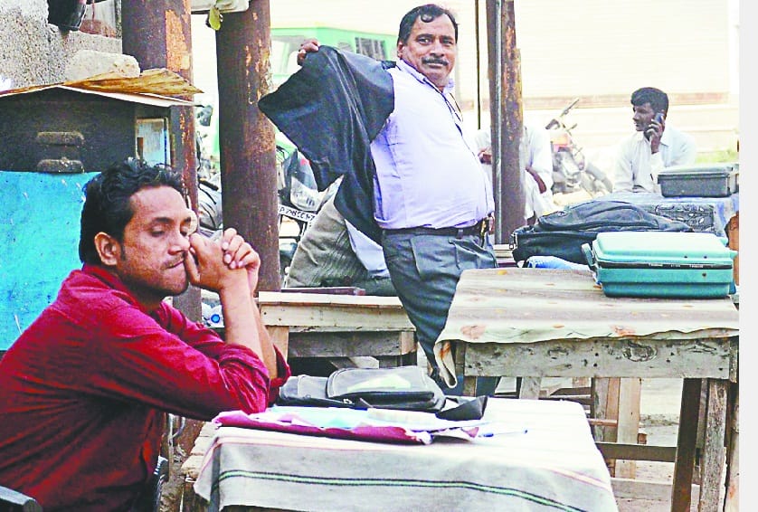 rto gate par dalaalo kaa jamaavra