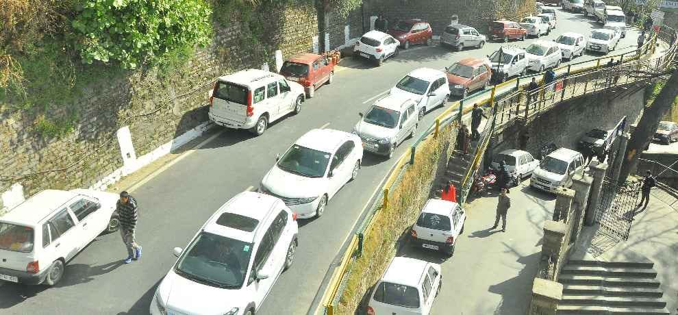 भरली-रुदाना-जिजला सड़क पर यातायात ठप, लोग परेशान