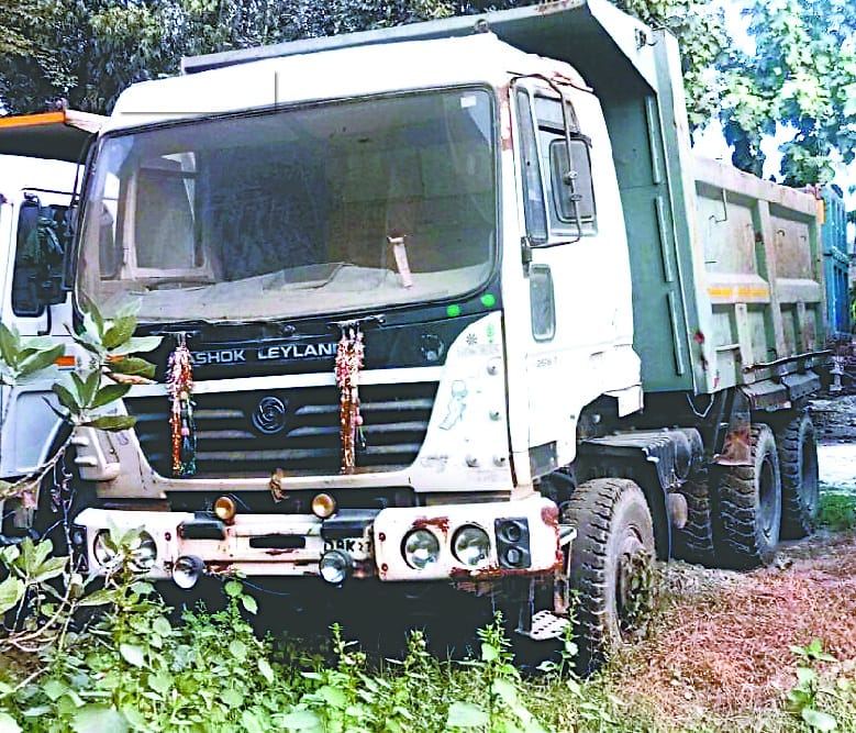 BJP leader Dumpar was running at number three wheeler