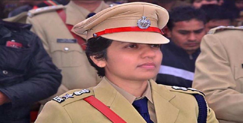 Manjil Saini suspended the policeman, scolding the CO