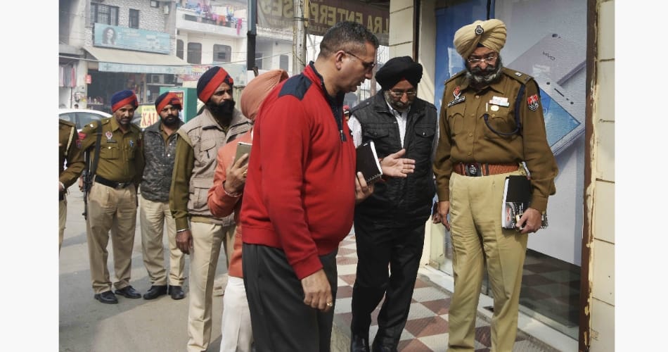 लूट के उद्देश्य से की गई थी वैन चालक की  हत्या