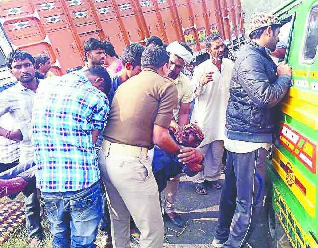 Three injured in collision of two trucks