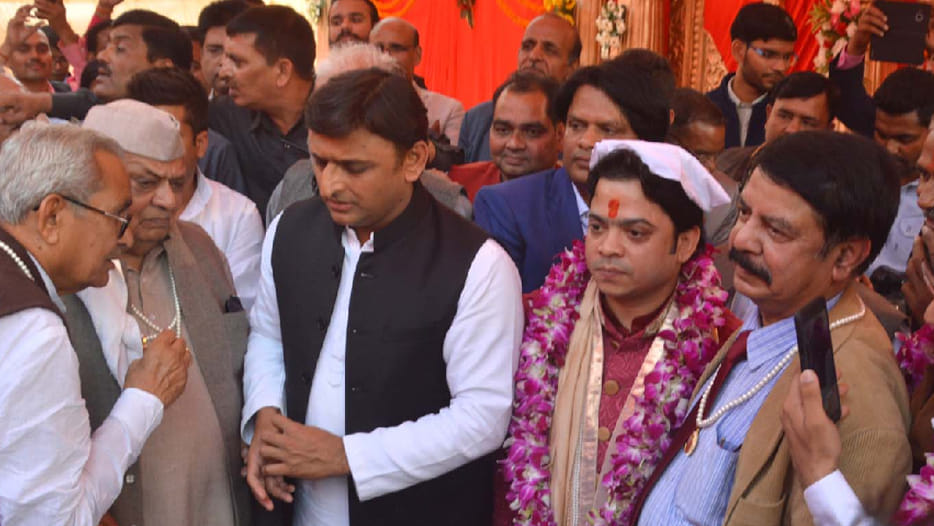 akhilesh attacks bjp leaders 