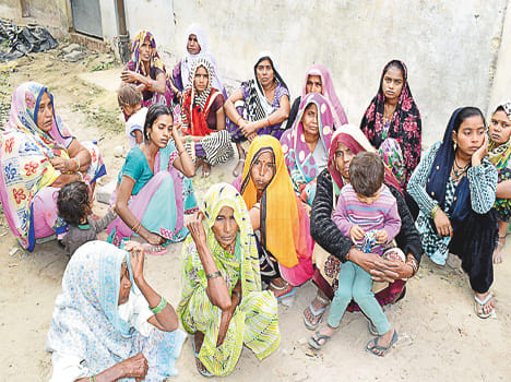 tractor trolly collapse, driver died