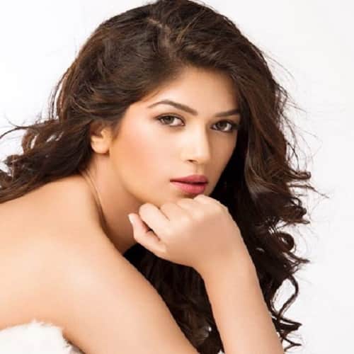 Bigg Boss 11 contestant Bandgi Kalra is the strong competitor of Hina Khan in dressing sense 