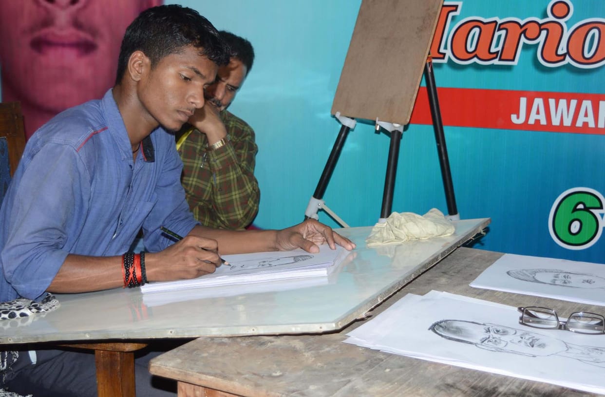 hariom made caricature and become world record holder