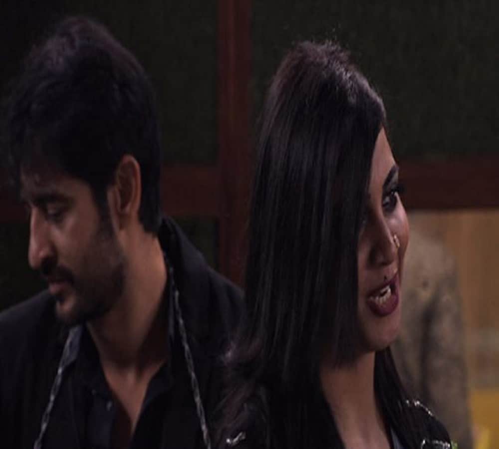 hiten tejwani keeps wedding proposal before arshi khan in bigg boss 11