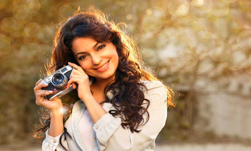 Juhi Chawla Sarcastic Reaction as She Get Vegetables Wrapped in Polythene