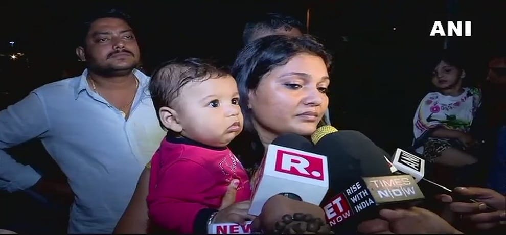 Mother was feeding the baby the car picked up from traffic police in malad