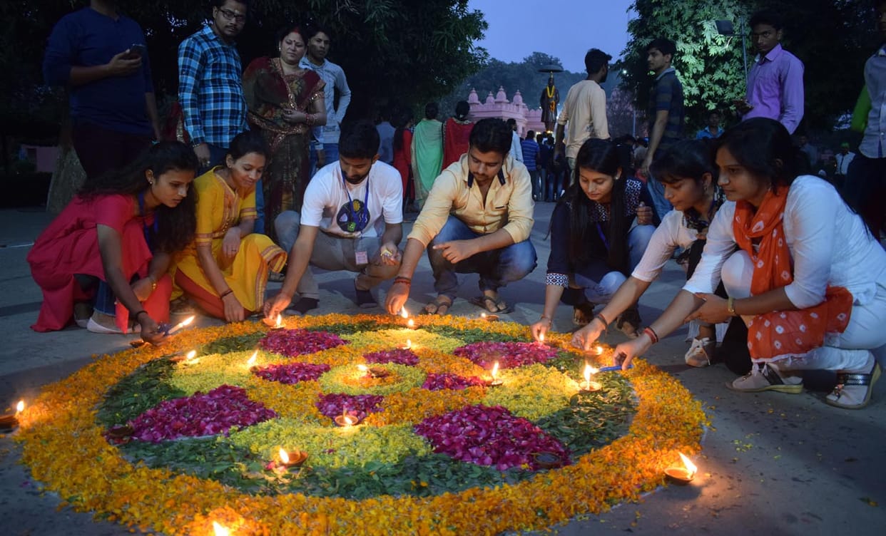 BHU students remember mahamana on death anniversary