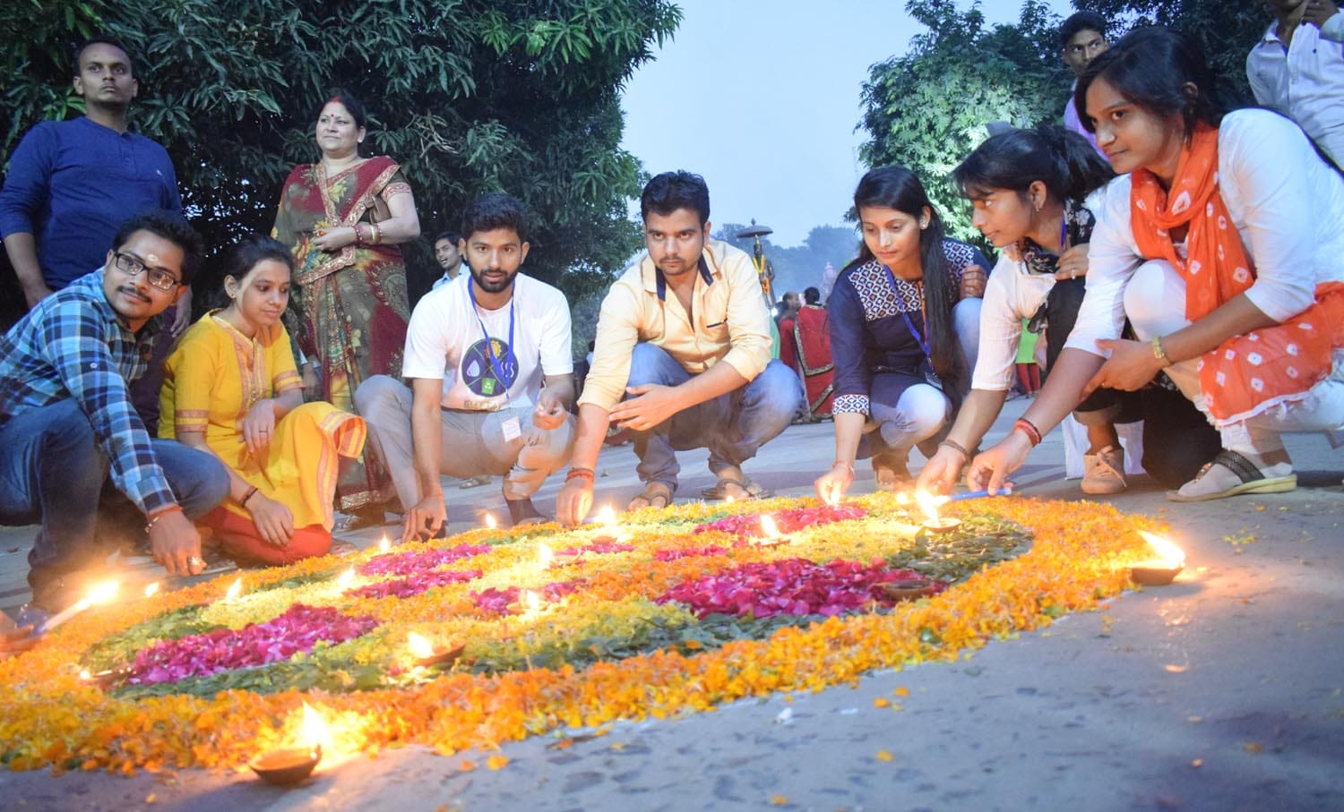 BHU students remember mahamana on death anniversary
