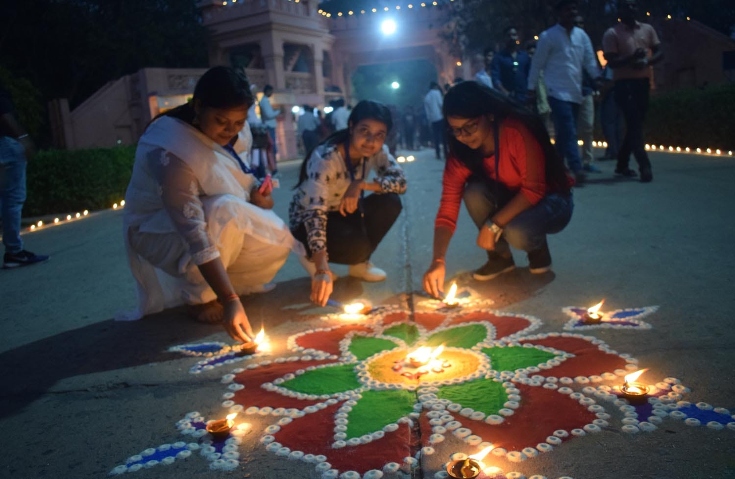 BHU students remember mahamana on death anniversary