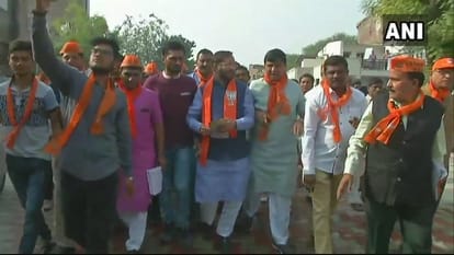 gujarat election bjp minister prakash Javadekar campaigning door-to-door in gujarat