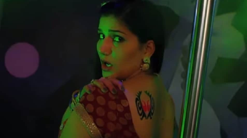 after eviction from bigg boss Sapna Chaudhary performed stage dance show in faridabad