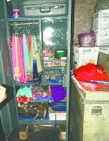 एक ही रात में दो घरों से लाखों रुपये की चोरी