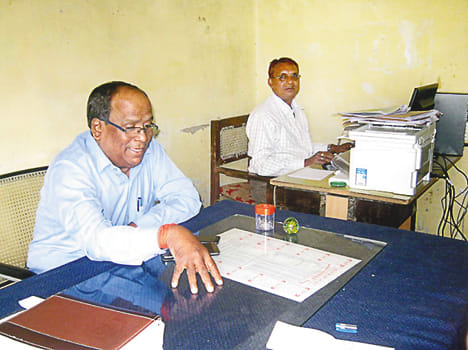 White ballot in Manipurpur-Rajapur, green in Karvi for president