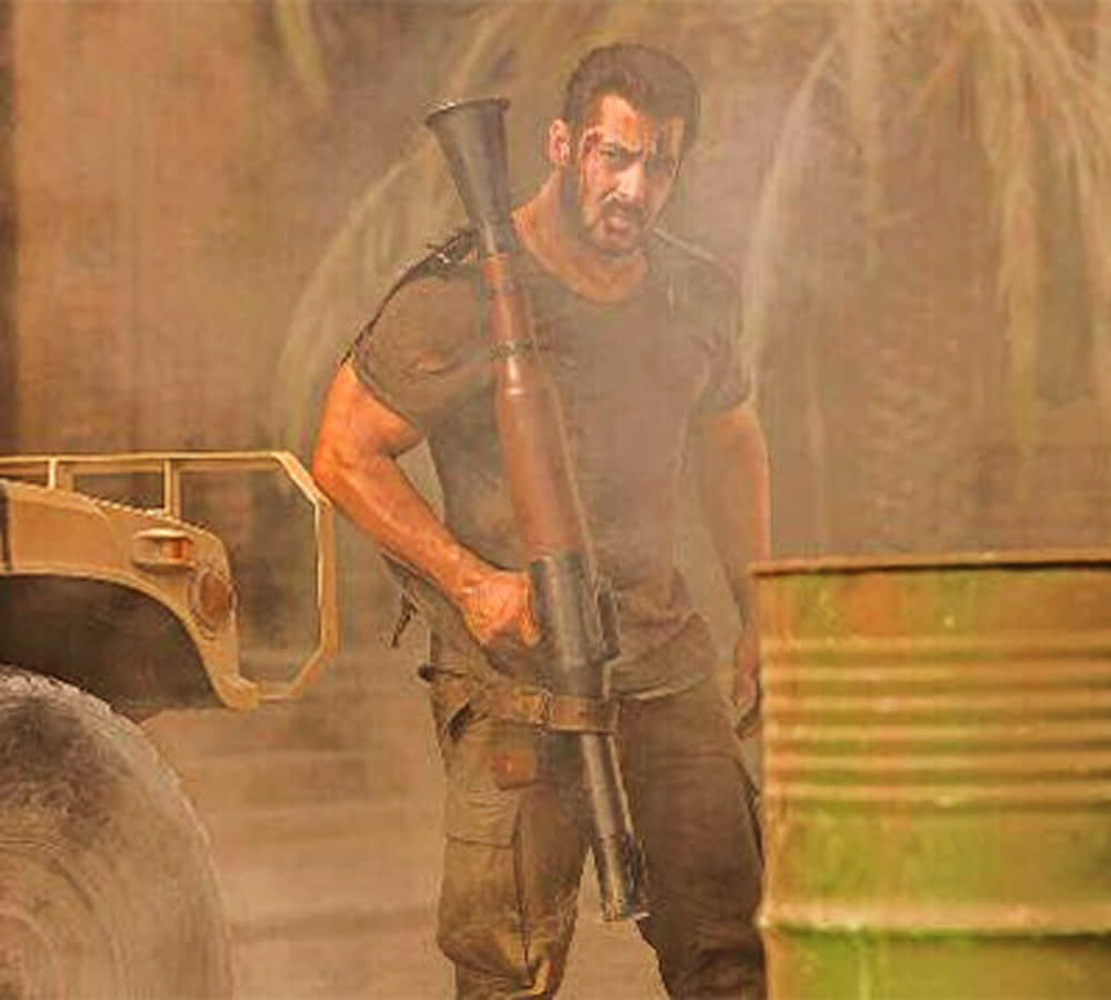 Tiger Zinda Hai as he shares one final pic from the last day of tiger zinda hai shooting