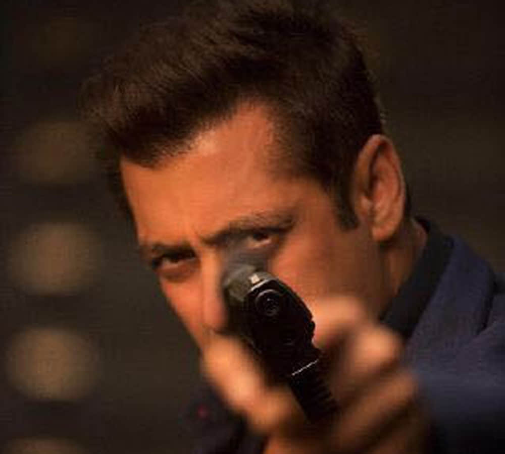 Tiger Zinda Hai as he shares one final pic from the last day of tiger zinda hai shooting